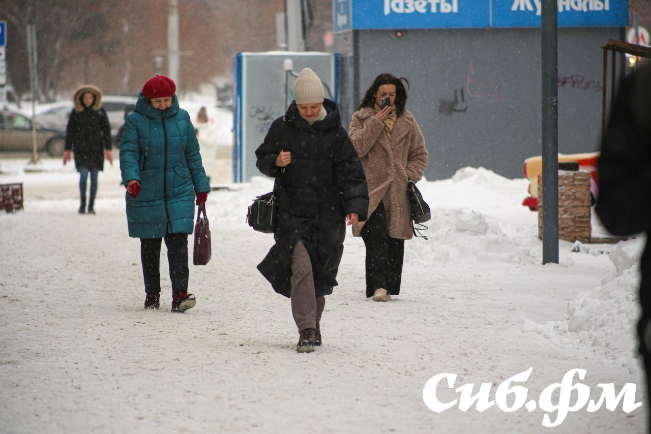 Фото Новосибирск в первый день весны засыпало снегом: 15 фото с городских улиц 2
